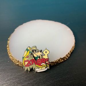 2007 Disneyland Resort Hotel Hidden Mickey Collection Pin Goofy Explore Tiki Pin